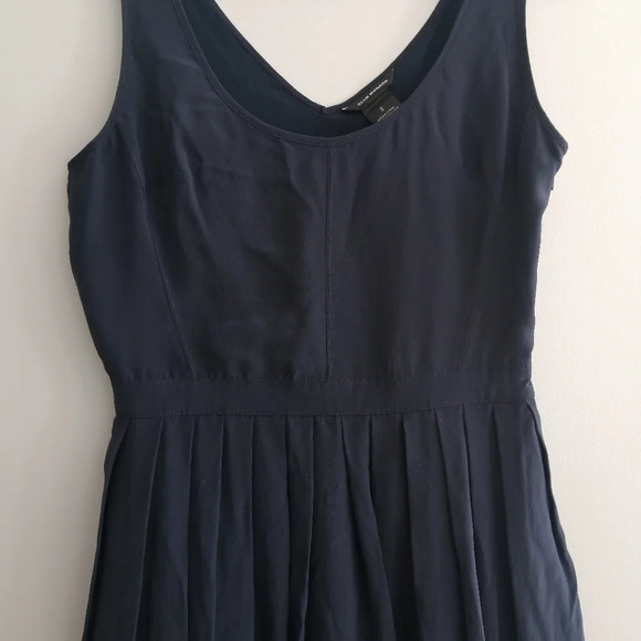 Club Monaco Navy Silk Sleeveless V-Neck Dress with Pleating and Pockets 2 - Picture 6 of 15
